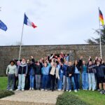 Gemeinsames Singen der Europahymne in Huisnes-sur-Mer