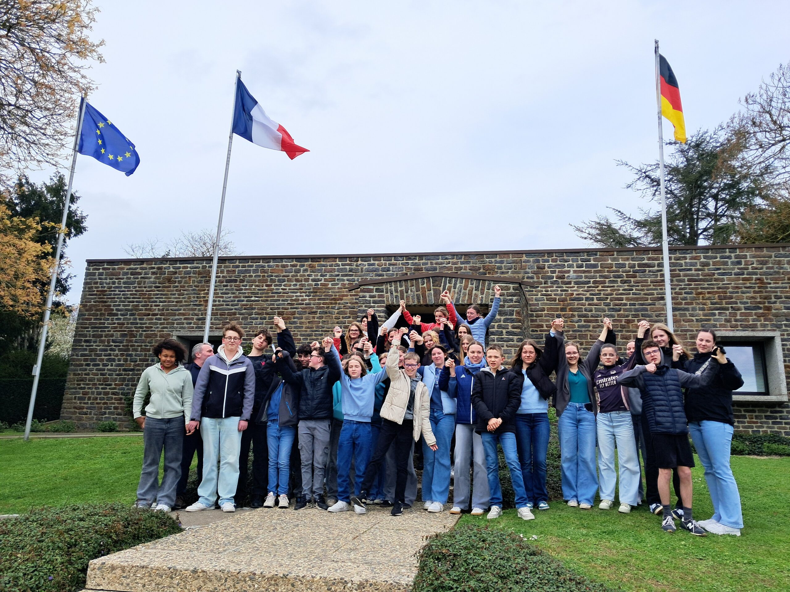 Gemeinsames Singen der Europahymne in Huisnes-sur-Mer